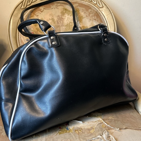 ❌SOLD❌Vintage Y2K RARE Large Playboy Bunny Duffle Bag - Picture 2 of 5